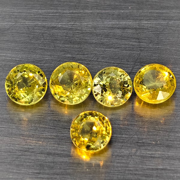 Natural Greenish Yellow Titanium Sphene Rainbow Spark 1.83 Ct. 5 Pcs Round Shape 4.4 Mm Gemstones: Product ID: 806509337 Product Name: Natural Sphene Weight: 1.83 CT. Size: 4.4 x 4.4 x 2.8 MM. Shape: Round Shape Color: Greenish Yellow Titanium Ranibow Spark Clarity:SI1 Luster: Good Gems Origin: Mad