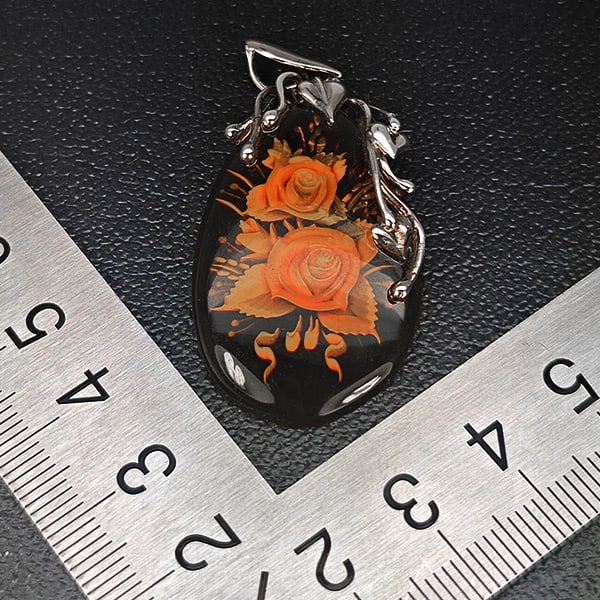 Natural Brown Yellow Amber Flower Carving In 925 Sterling Silver Jewelry 5.43 Grams Pendant: Product ID: 280140071 Product Type: 925 Sterling Silver Fine Jewelry Jewelry Weight: 5.43 Grams. Gemstones Color: Brown Yellow Metal: Solid Silver 92.5%. Gemstone Detail: Amber At Your Service: At Tre
