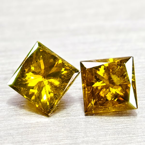 Natural Red Yellow Loose Diamond 0.19 Ct. 2 Pcs. Square Princess Cut 2.6 Mm: Product ID: 502100240 Product Name: Natural Enhanced Diamond Weight: 0.19 CT. Size: 2.6 x 2.6 x 1.7 MM. Shape: Square Princess Cut Color: Red Yellow Clarity:SI1 Luster: Good Gems Origin: Belgium Treat