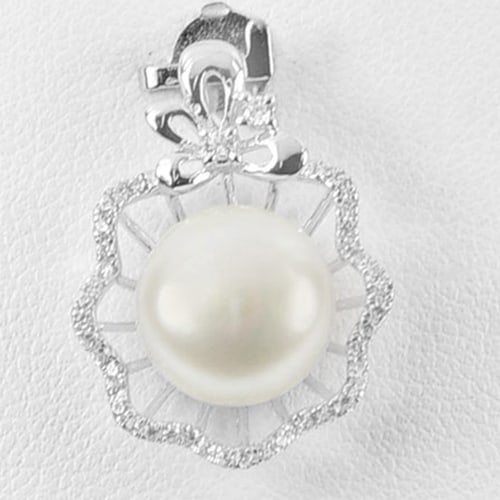 Natural White Pearl 925 Sterling Silver Pendant Jewelry 2.61 Grams: Product ID: 280530012 Product Type: 925 Sterling Silver Fine Jewelry Jewelry Weight: 2.61 Grams. Gemstones Color: White Metal: Solid Silver 92.5%. Gemstone Detail: Average Range 2.49 - 2.66 Grams Per