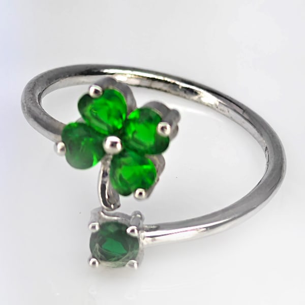 1 Pc. / $ 12.90 Wholesale 925 Sterling Silver Jewelry Necklace Length 18: Product ID: 203400033 Product Type: 925 Sterling Silver Fine Jewelry Jewelry Weight: 2.39 Grams. Gemstones Color: Silver Metal: Solid Silver 92.5%. Gemstone Detail: Center: Silver Necklace Length 18 I