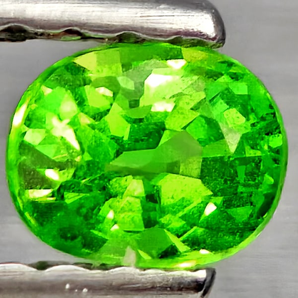 Natural Green Tsavorite Garnet 0.41 Ct. Oval Shape 4.4 x 3.3 Mm Gemstone From Tanzania (1 of 3)