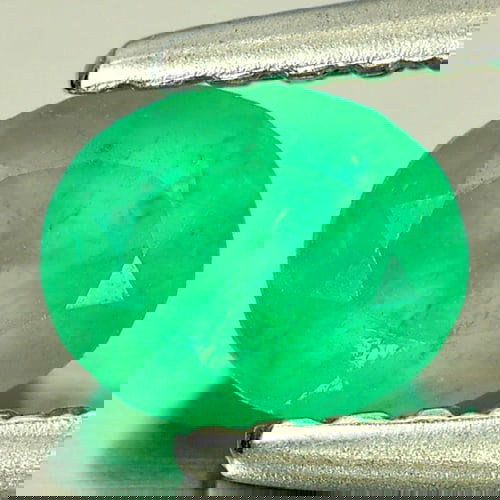 Natural Green Emerald 0.39 Ct. Oval Shape 5.3 x 4.3 Mm. Natural Gemstone Unheated From Columbia: Product ID: 802403573 Product Name: Natural Emerald Weight: 0.39 CT. Size: 5.3 x 4.3 x 3.2 MM. Shape: Oval Color: Green Clarity:VSI Luster: Good Gems Origin: Columbia Treatment: Unheated Crystal Struc