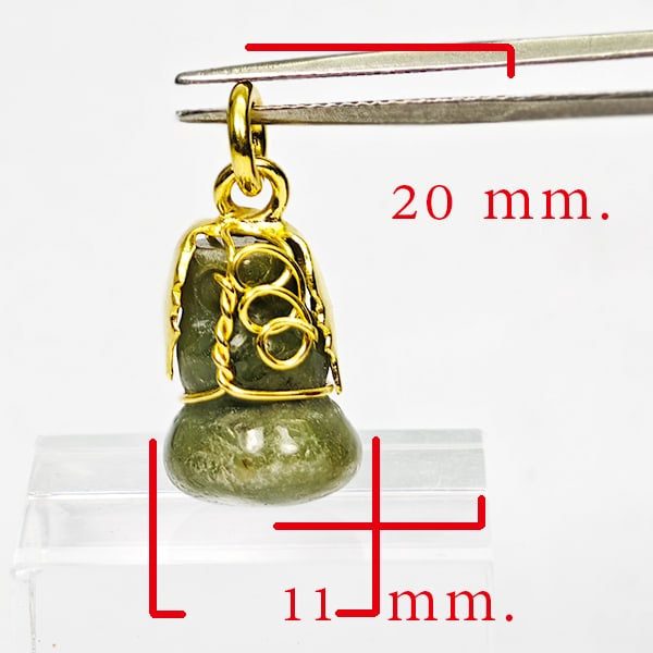 Natural Green Jade 17.50 Ct. Calabash Pendant Size 20 x 11 Mm. Gemstone: Product ID: 819814445 Product Name: Natural Jade Weight: 17.50 CT. Size: 20 x 11 x 11 MM. Shape: Calabash Color: Multi-Color Clarity:Opaque Luster: Good Gems Origin: Thailand Treatment: Unheated Cryst