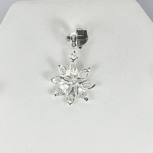 925 Sterling Silver Flower Pendant Jewelry Beautiful Size 15 x 18 Mm. 1.47 Grams (1 of 3)