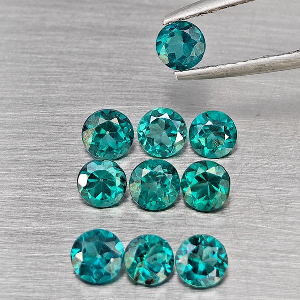 Natural Bluish Green Topaz 3.45 Ct. 10 Pcs Round Shape 4.2 Mm Gemstone from Brazil: Product ID: 807168852 Product Name: Natural Topaz Weight: 3.45 CT. Size: 4.2 x 4.2 x 3.2 MM. Shape: Round Color: Bluish Green Clarity:SI1 Luster: Good Gems Origin: Brazil Treatment: Treated Crystal St