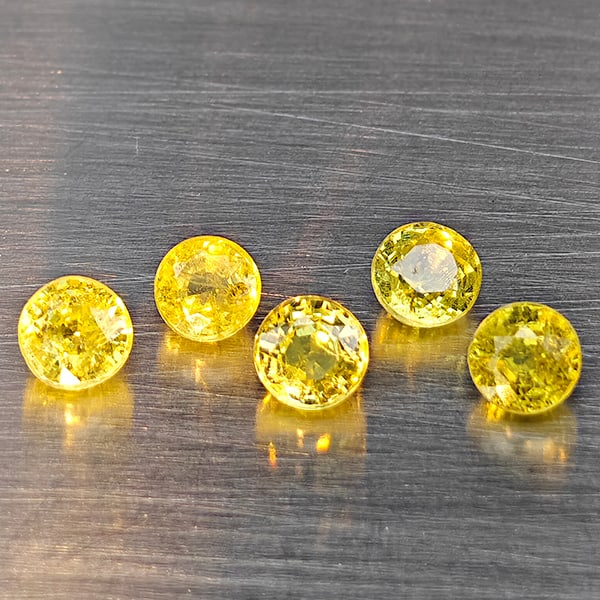 Natural Greenish Yellow Titanium Sphene Rainbow Spark 1.21 Ct. 5 Pcs Round Shape 3.2 Mm Gemstones: Product ID: 806509394 Product Name: Natural Sphene Weight: 1.21 CT. Size: 3.2 x 3.2 x 2.6 MM. Shape: Round Color: Greenish Yellow Clarity:SI1 Luster: Good Gems Origin: Madagascar Treatment: Unheated C