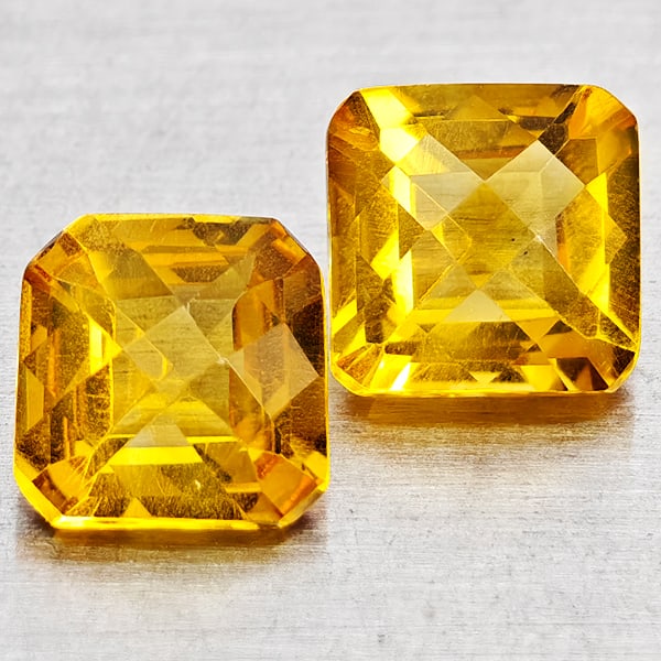 Natural Yellow Citrine 1.89 Ct. 2 Pcs Cushion Checkerboard Cut 6.1 Mm. Gemstones From Brazil: Product ID: 801815173 Product Name: Natural Citrine Weight: 1.89 CT. Size: 6.1 x 6.1 x 3.8 MM. Shape: Cushion Checkerboard Cut Color: Yellow Clarity:VVS - VSI Luster: Good Gems Origin: Brazil Treatmen