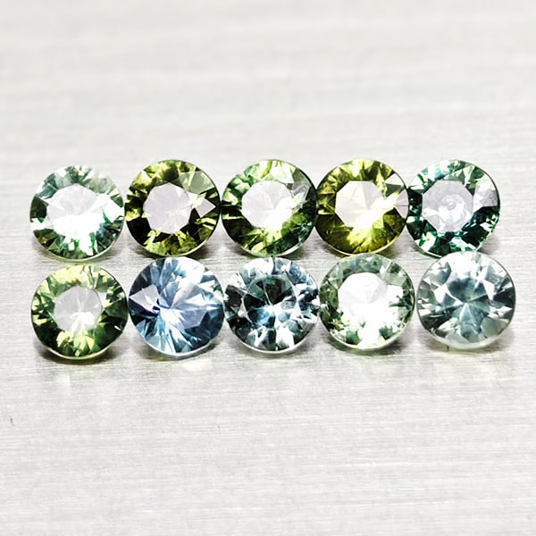 Natural Green Sapphire 0.90 Ct. 10 Pcs Round Diamond Cut Gemstones From Thailand: Product ID: 806162486 Product Name: Natural Green Sapphire Weight: 0.90 CT. Size: 2.8 x 2.8 x 1.7 to 2.7 x 2.7 x 1.6 MM. Shape: Round Diamond Cut Color: Green Clarity:VSI Luster: Good Gems Origin: Tha