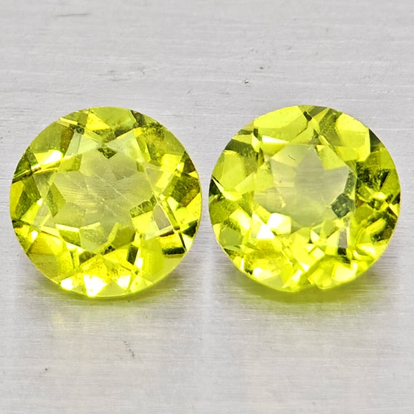 Natural Green Peridot 1.50 Ct. 2 Pcs Round Shape 5.8 Mm Gemstones from Pakistan (1 of 3)