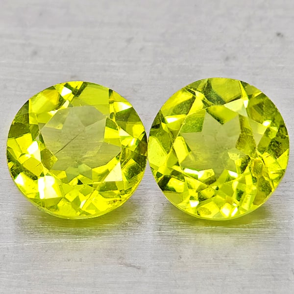 Natural Green Peridot 1.63 Ct. 2 Pcs Round Shape 5.9 Mm Gemstones from Pakistan (1 of 3)