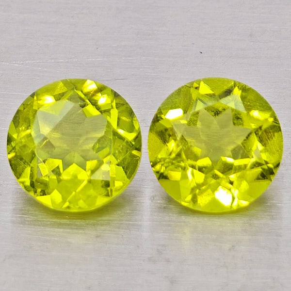 Natural Green Peridot 1.65 Ct. 2 Pcs Round Shape 5.9 Mm Gemstones from Pakistan (1 of 3)