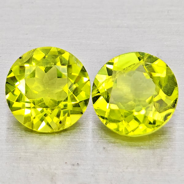 Natural Green Peridot 1.77 Ct. 2 Pcs Round Shape 6 Mm Gemstones from Pakistan (1 of 3)