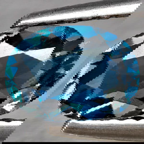 Natural London Blue Topaz 0.89 Ct. Oval Shape 7.2 x 5.2 Mm Gemstone from Brazil: Product ID: 807169038 Product Name: Natural Blue Topaz Weight: 0.89 CT. Size: 7.2 x 5.2 x 3.3 MM. Shape: Oval Color: London Blue Clarity:VSI Luster: Good Gems Origin: Brazil Treatment: Treated Crystal