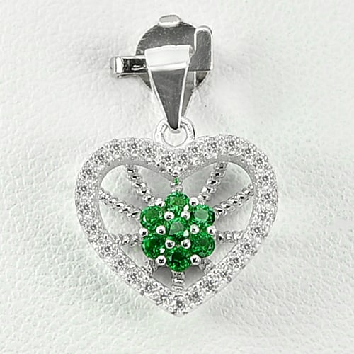 925 Sterling Silver Pendant Flower And Heart Design Green CZ 1.50 Grams (1 of 3)