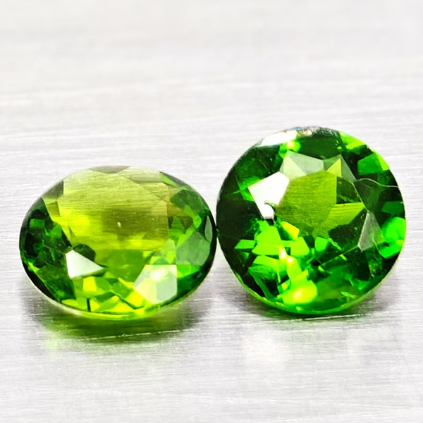 Natural Green Chrome Diopside 0.84 Ct. 2 Pcs Round Shape 5.1 Mm Gemstones from Russia (1 of 3)