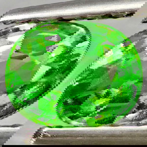 Natural Green Tsavorite Garnet 0.42 Ct. Oval Shape. 5.1 x 4 Mm. Unheated Gemstone From Tanzania (1 of 3)