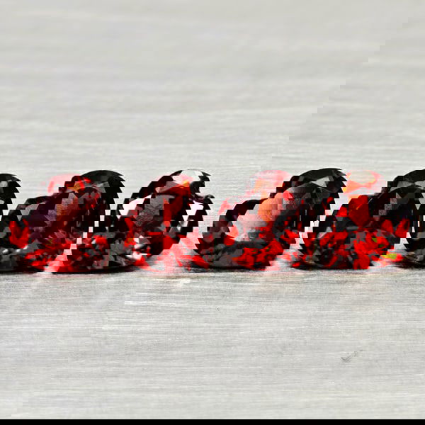 Natural Purplish Red Rhodolite Garnet 3.63 Ct. 4 Pcs Heart Shape 6.1 x 6 Mm Gemstone from Madagascar (1 of 3)