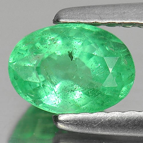 Natural Green Emerald 0.79 Ct. Oval Shape 6.8 x 4.9 Mm Gemstone from Columbia (1 of 3)