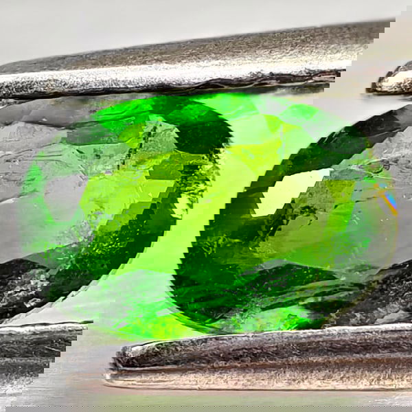 Natural Green Chrome Diopside 0.52 Ct. Oval Shape 6.1 x 4.1 Mm Gemstone From Russia (1 of 3)