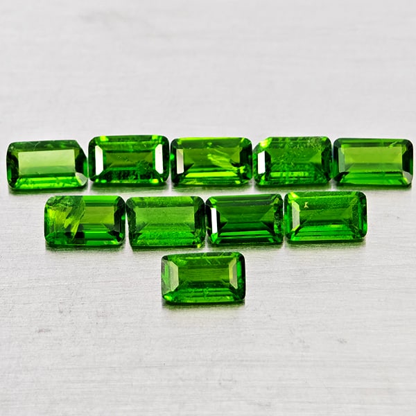 Natural Green Chrome Diopside 2.70 Ct. 10 Pcs Octagon Shape 5.2 x 3 Mm Gemstones from Russia: Product ID: 801608230 Product Name: Natural Chrome Diopside Weight: 2.70 CT. Size: 5.2 x 3 x 2 MM. Shape: Octagon Color: Green Clarity:SI1 Luster: Good Gems Origin: Russia Treatment: Unheated Crystal