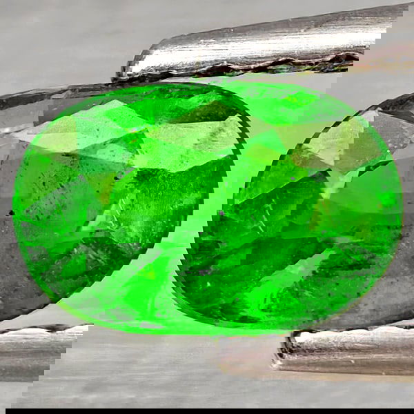 Natural Green Tsavorite Garnet 0.55 Ct. Oval Shape 6 x 3.9 Mm. Gemstone From Tanzania (1 of 3)