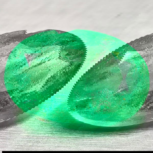 Natural Green Emerald 1.02 Ct. Oval Shape 8 x 5.5 Mm Gemstone From Columbia (1 of 3)