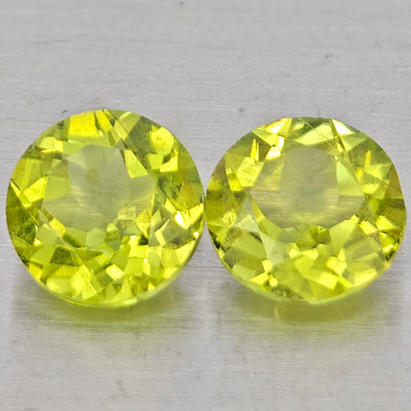 Natural Green Peridot 1.57 Ct. 2 Pcs Round Shape 5.9 Mm Gemstones from Pakistan (1 of 3)