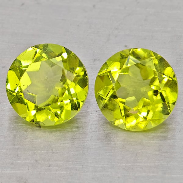 Natural Green Peridot 2.76 Ct. 2 Pcs Round Shape 5.9 Mm Gemstones from Pakistan (1 of 3)