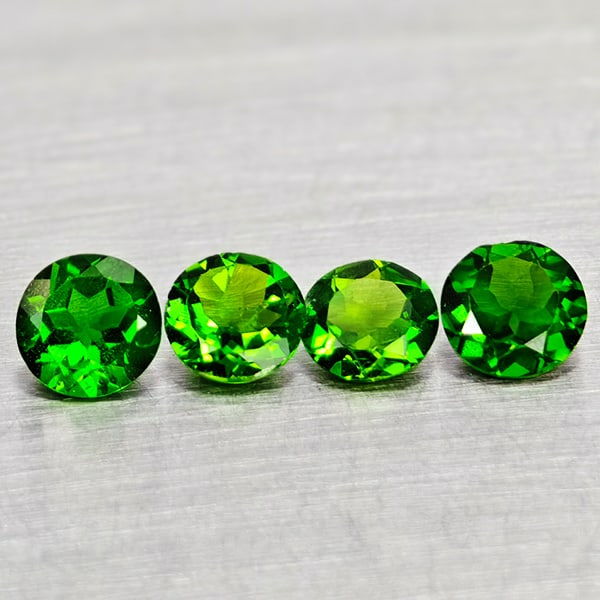 Natural Green Chrome Diopside 1.28 Ct. 4 Pcs Round Shape 4.5 to 2 Mm Gemstones From Russia (1 of 3)