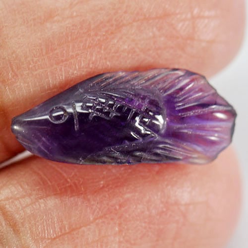Natural Violet Amethyst 4.21 Ct. Fish Carving 19.5 x 8 Mm. Gemstone From Brazil: Product ID: 810302937 Product Name: Natural Amethyst Weight: 4.21 CT. Size: 19.5 x 8 x 4.6 MM. Shape: Fish Carving Color: Violet Clarity:Semi - Transparent Luster: Good Gems Origin: Brazil Treatment: