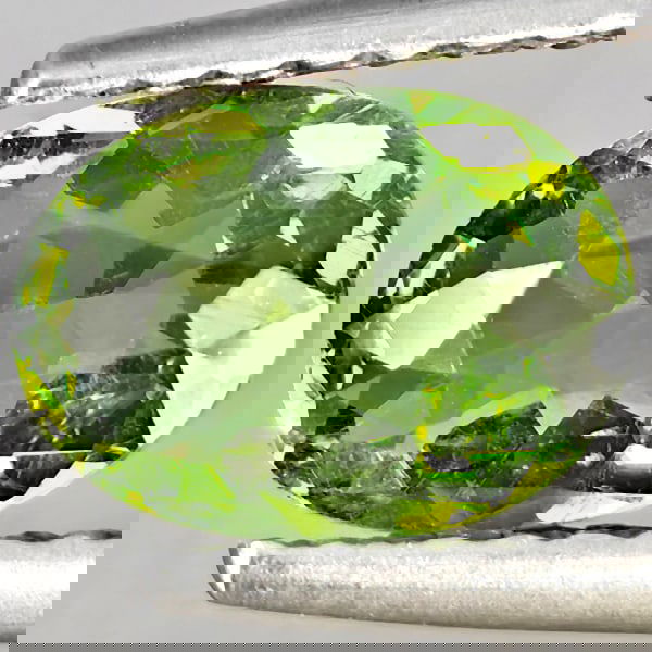 Natural Green Apatite 0.99 Ct. Oval Shape 7.8 x 5.7 Mm Gemstone From Tanzania (1 of 3)