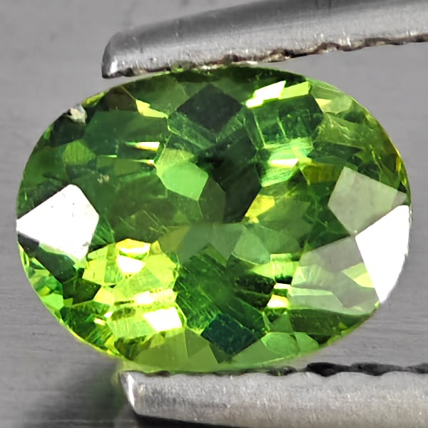 Natural Green Apatite 0.90 Ct. Oval Shape 7 x 5.5 Mm Gemstone From Tanzania (1 of 3)