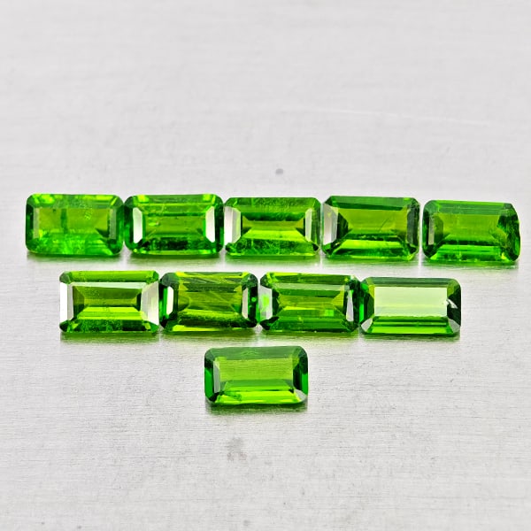 Natural Green Chrome Diopside 2.90 Ct. 10 Pcs. Octagon Shape 5.2 x 3 Mm. Gemstone: Product ID: 801608256 Product Name: Natural Chrome Diopside Weight: 2.90 CT. Size: 5.2 x 3 x 2.1 MM. Shape: Octagon Color: Green Clarity:SI1 Luster: Good Gems Origin: Russia Treatment: Unheated Crysta