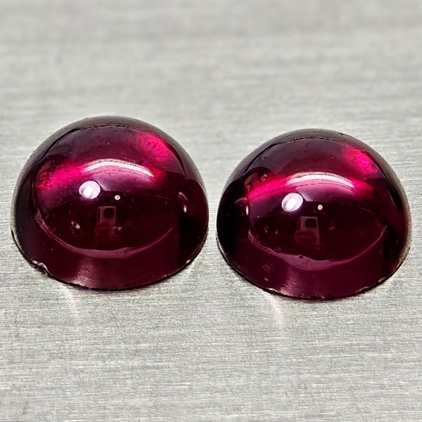 Natural Purplish Pink Rhodolite Garnet 1.65 Ct. 2 Pcs Round Cabochon Shape 5.1Mm Gemstone from: Product ID: 802936771 Product Name: Natural Rhodolite Weight: 1.65 CT. Size: 5.1 x 5.1 x 2.7 MM. Shape: Round Cabochon Color: Purplish Pink Clarity:Semi - Transparent Luster: Good Gems Origin: Madagas