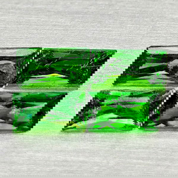 Natural Green Tsavorite Garnet 0.50 Ct. 4 Pcs Baguette Shape 4 x 1.9 Mm Gemstone from Tanzania: Product ID: 803005044 Product Name: Natural Tsavorite Weight: 0.50 CT. Size: 4 x 1.9 x 1.7 MM. Shape: Baguette Color: Green Clarity:SI1 Luster: Good Gems Origin: Tanzania Treatment: Unheated Crystal S