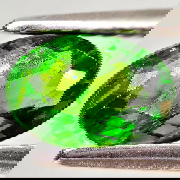 Natural Green Chrome Diopside 1.01 Ct. Oval Shape 7.1 x 5 Mm Gemstone From Russia (1 of 3)