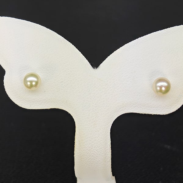Natural White Akoya Pearl 4.5 Mm. With 18K Yellow Gold Earring Jewelry 0.4 Grams: Product ID: 805206485 Product Type: 18K Yellow Gold Earring Jewelry Jewelry Weight: 0.40 Grams. Gemstones Color: White Metal: 18K Yellow Gold. Gemstone Detail: Akoya Pearl At Your Service: At Treasure