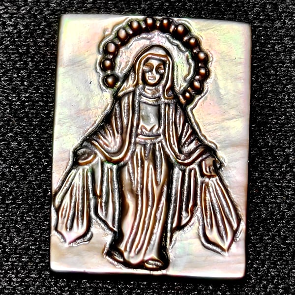 Natural Multi Color Seashell Pearl 3.38 Ct. Woman Carving Shape 16 x 12 Mm Gemstone From Thailand: Product ID: 805206440 Product Type: 925 Sterling Silver Fine Jewelry Jewelry Weight: 3.38 Grams. Gemstones Color: Multi-Color Metal: Solid Silver 92.5%. Gemstone Detail: Sea Shell At Your Service: At