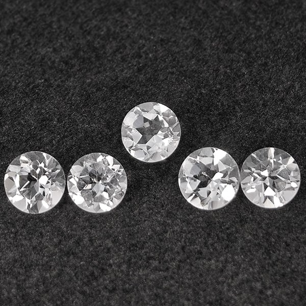 Natural White Topaz 5.13 Ct. 5 Pcs Round Shape 6 Mm Gemstone from Brazil: Product ID: 807168789 Product Name: Natural Topaz Weight: 5.13 CT. Size: 6 x 6 x 3.8 MM. Shape: Round Color: White Clarity:VSI Luster: Good Gems Origin: Brazil Treatment: Unheated Crystal Structure: O