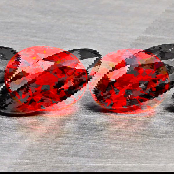 Natural Orangish Red Spessartine Garnet 1.72 Ct. 2 Pcs. Oval Shape 6 x 4.8 Mm. Gemstones From: Product ID: 802937064 Product Name: Natural Garnet Weight: 1.72 CT. Size: 6 x 4.8 x 3.4 MM. Shape: Oval Shape Color: Orangish Red Clarity:VVS Luster: Very Good Gems Origin: Namibia Treatment: Unheated