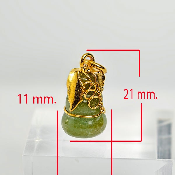 Natural Green Jade 18.70 Ct Calabash Pendant 21 x 11 Mm. Gemstone from Thailand: Product ID: 819814472 Product Name: Natural Jade Weight: 18.70 CT. Size: 21 x 11 MM. Shape: Calabash Color: Green Clarity:Opaque Luster: Good Gems Origin: Thailand Treatment: Unheated Crystal Structur