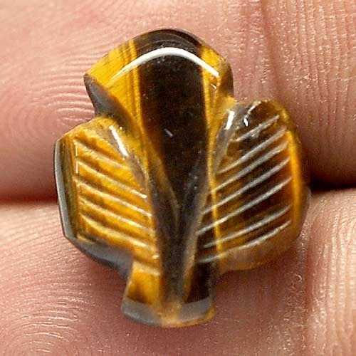 Natural Golgen Tiger Eye 9.44 Ct. Carving Leaves Shape 17.3 x 14.5 Mm. Gemstone from Thailand: Product ID: 811600151 Product Name: Natural Tiger eye Weight: 9.44 CT. Size: 17.3 x 14.5 x 5.3 MM. Shape: Carving Leaves Color: Golden Clarity:Opaque Luster: Good Gems Origin: Thailand Treatment: Unhe