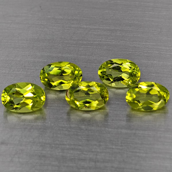 Natural Green Peridot 2.83 Ct. 5 Pcs Oval Shape 6.2 x 4.2 Mm Gemstones From Pakistan: Product ID: 805317740 Product Name: Natural Peridot Weight: 2.83 CT. Size: 6.2 x 4.2 x 3.1 MM. Shape: Oval Shape Color: Green Clarity:VSI Luster: Good Gems Origin: Pakistan Treatment: Unheated Crystal