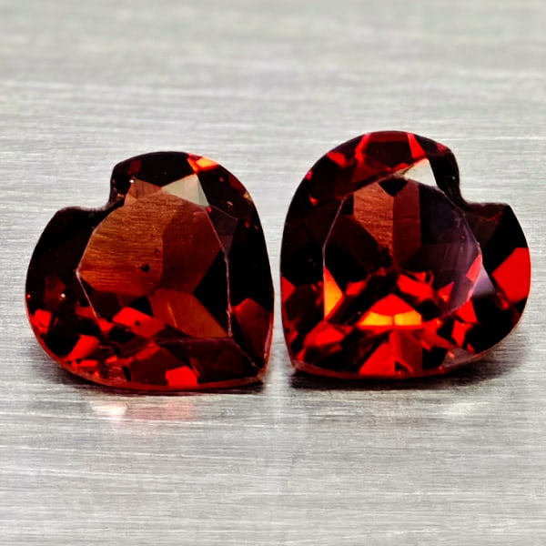 Natural Purplish Red Rhodolite Garnet 1.78 Ct. 2 Pcs Heart Shape 6 Mm Gemstones From Madagascar: Product ID: 802936678 Product Name: Natural Rhodolite Weight: 1.78 CT. Size: 6 x 6 x 2.8 MM. Shape: Heart Shape Color: Purplish Red Clarity:VSI Luster: Good Gems Origin: Madagascar Treatment: Unheated