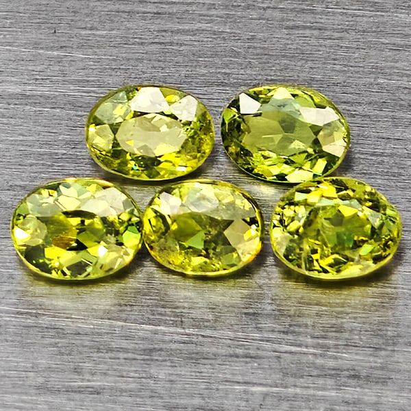 Natural Green Demantiod Garnet 1.07 Ct. 5 Pcs Oval Shape 4 x 3.2 Mm Gemstones From Madagascar: Product ID: 802937564 Product Name: Natural Demantoid Weight: 1.07 CT. Size: 4 x 3.2 x 2 MM. Shape: Oval Color: Green Clarity:SI1 Luster: Good Gems Origin: Madagascar Treatment: Unheated Crystal Struc