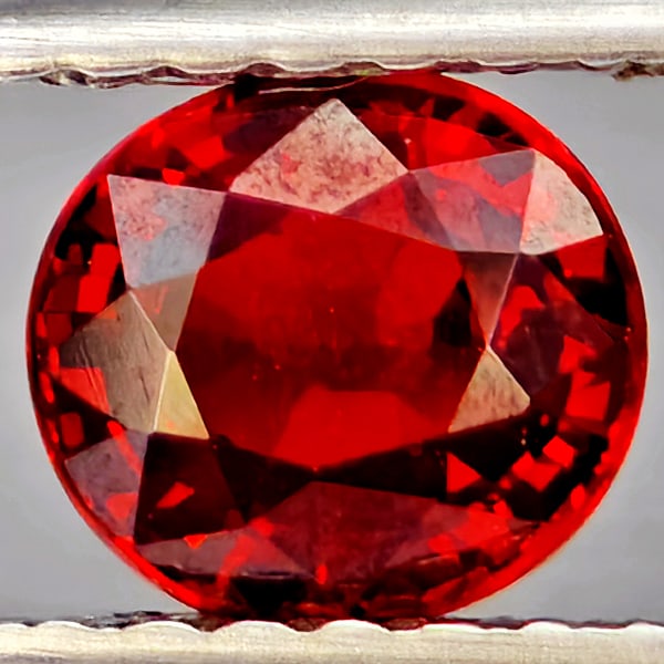 Natural Orangish Red Spessartine Garnet 0.80 Ct. Oval Shape 5.5 x 5 Mm Gemstones From Namibia (1 of 3)
