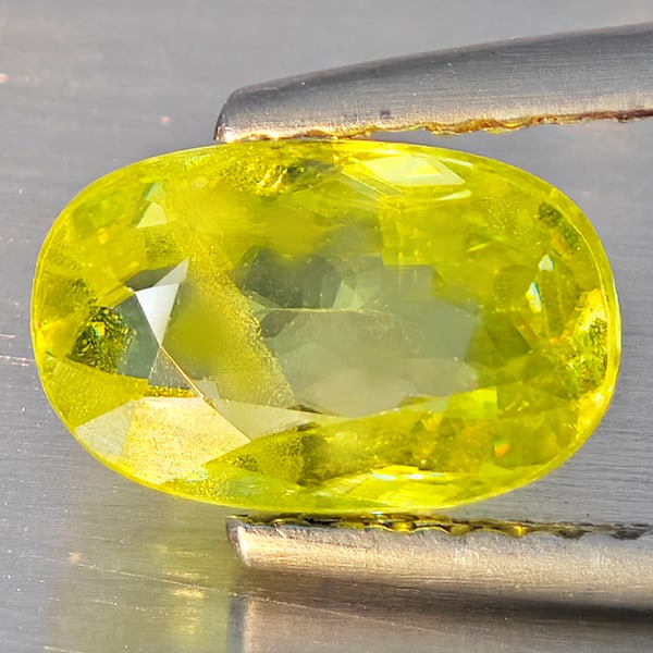 Natural Multi-Color With Rainbow Spark Sphene 1.57 Ct. Oval Shape 9.1 x 5.8 Mm Gemstone From: Product ID: 806509154 Product Name: Natural Sphene Weight: 1.57 CT. Size: 9.1 x 5.8 x 3.5 MM. Shape: Oval Shape Color: Multi-Color With Rainbow Spark Clarity:SI1 Luster: Good Gems Origin: Madagascar T