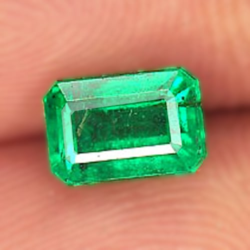 Natural Green Emerald 0.88 Ct. Octagon Shape 6.17 x 4.22 Mm. Gemstone from Columbia (1 of 4)