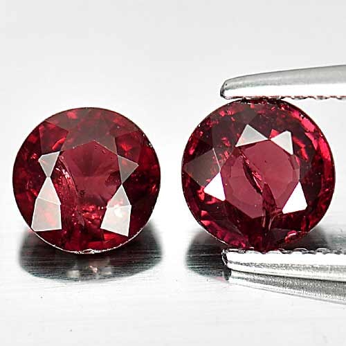 Natural Purplish Pink Rhodolite Garnet 1.96 Ct. 2 Pcs Round Shape 5.6 Mm Gemstone from Madagascar: Product ID: 802931154 Product Name: Natural Rhodolite Weight: 1.96 CT. Size: 5.6 x 5.6 x 3.4 MM. Shape: Round Color: Purplish Pink Clarity:SI1 Luster: Good Gems Origin: Madagascar Treatment: Unheated